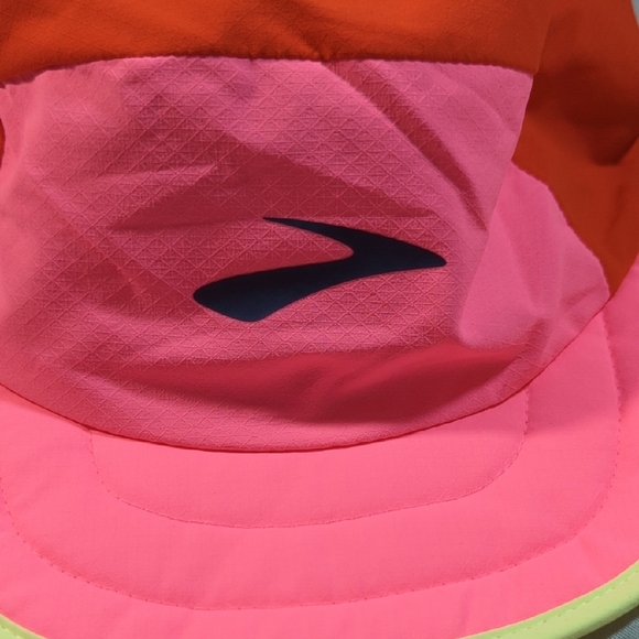 Brooks Cherry Tomatoe And Neo Pink Runners Packable Hat.. New!!!! - Picture 2 of 9